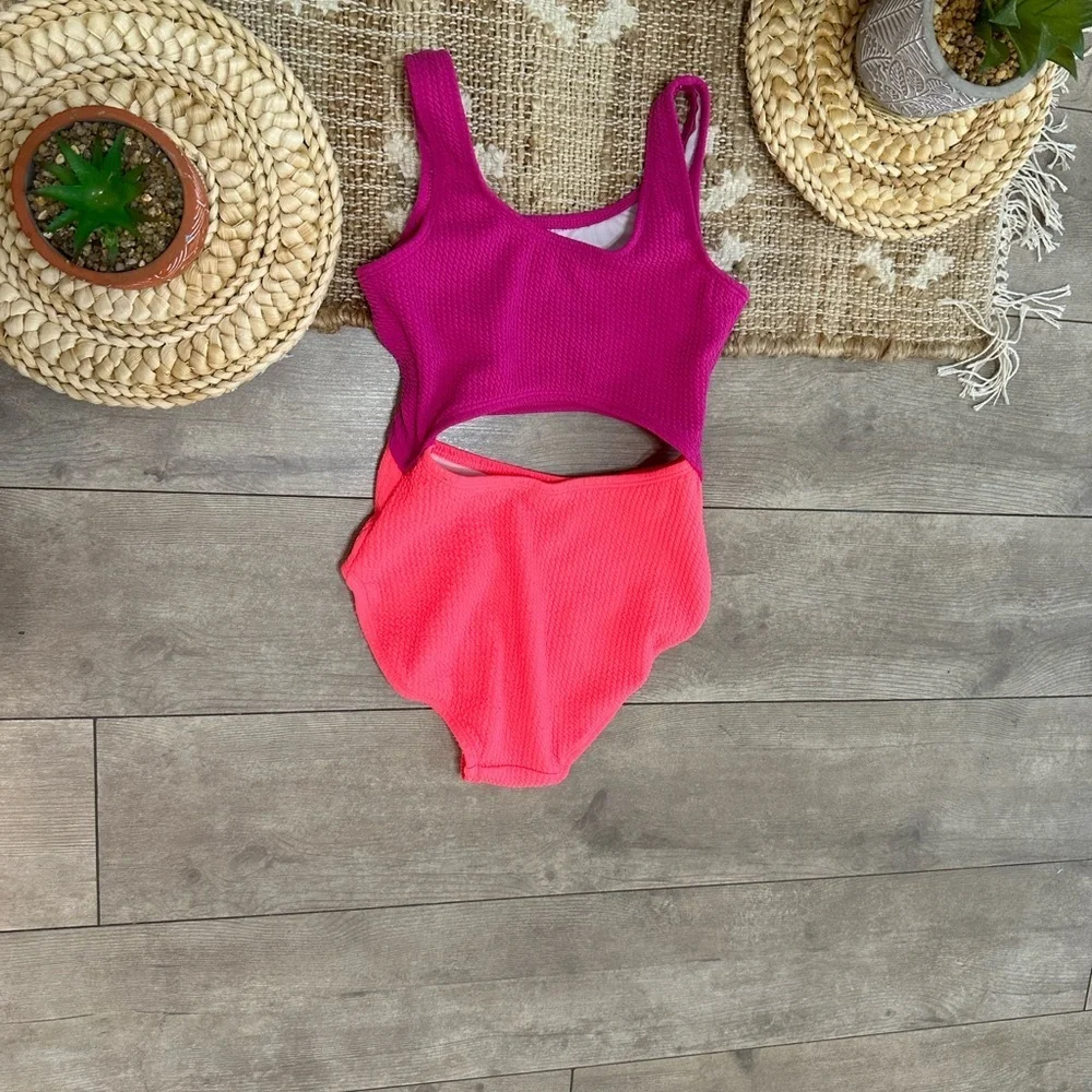Old Navy Girls Color Block Cut Out One Piece Swimsuit Size Medium